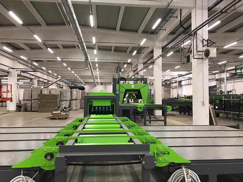 Left-right sorting roller conveyor